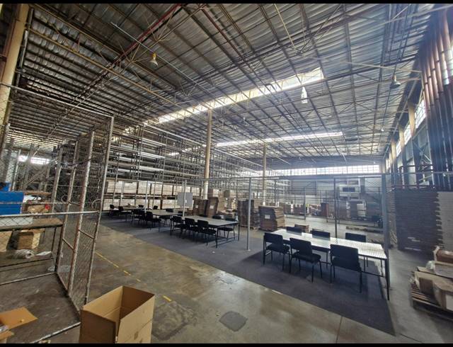8,599M² WAREHOUSE TO LET IN DENVER